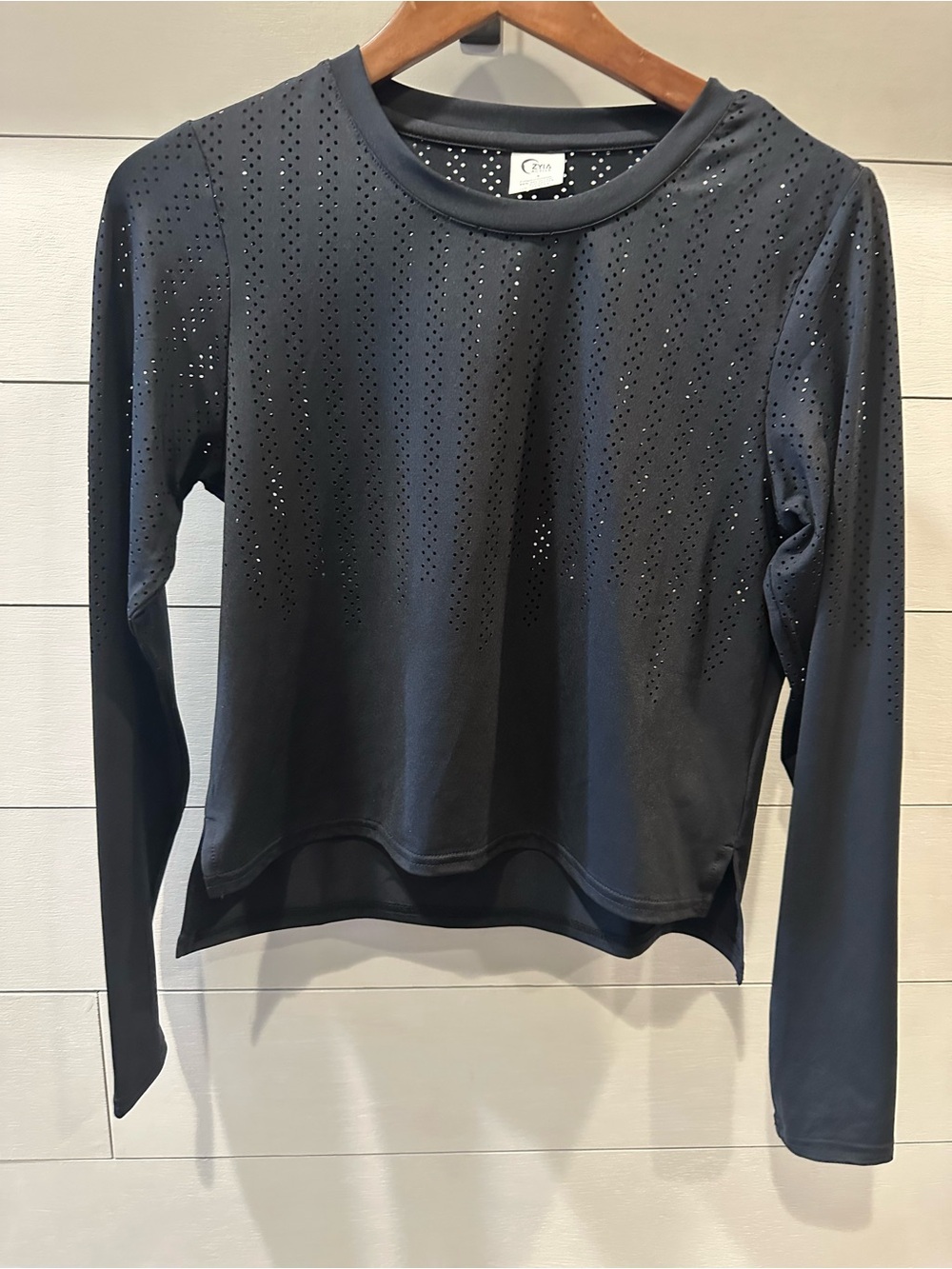Zyia Women's Chillcicle Crop Black Long-Sleeve Perforated Active Top- Size Small